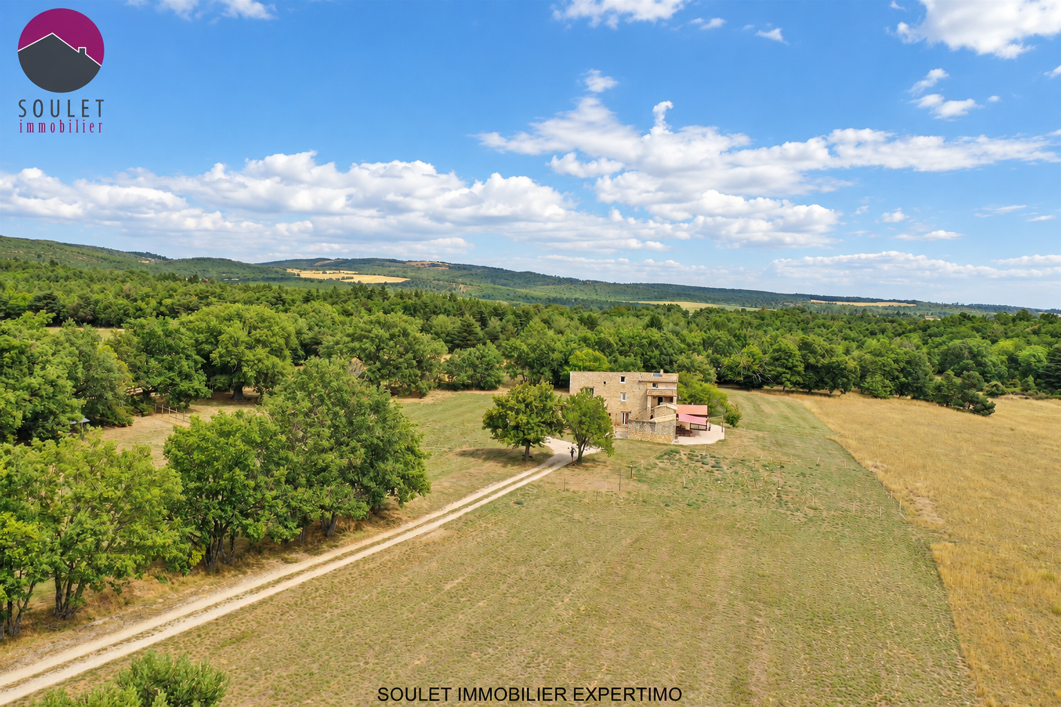 Propriété d’exception à Bédoin Propriété étendue sur 12,5 ha avec vue dégagée, située à Bédoin, entre Ventoux et Luberon.