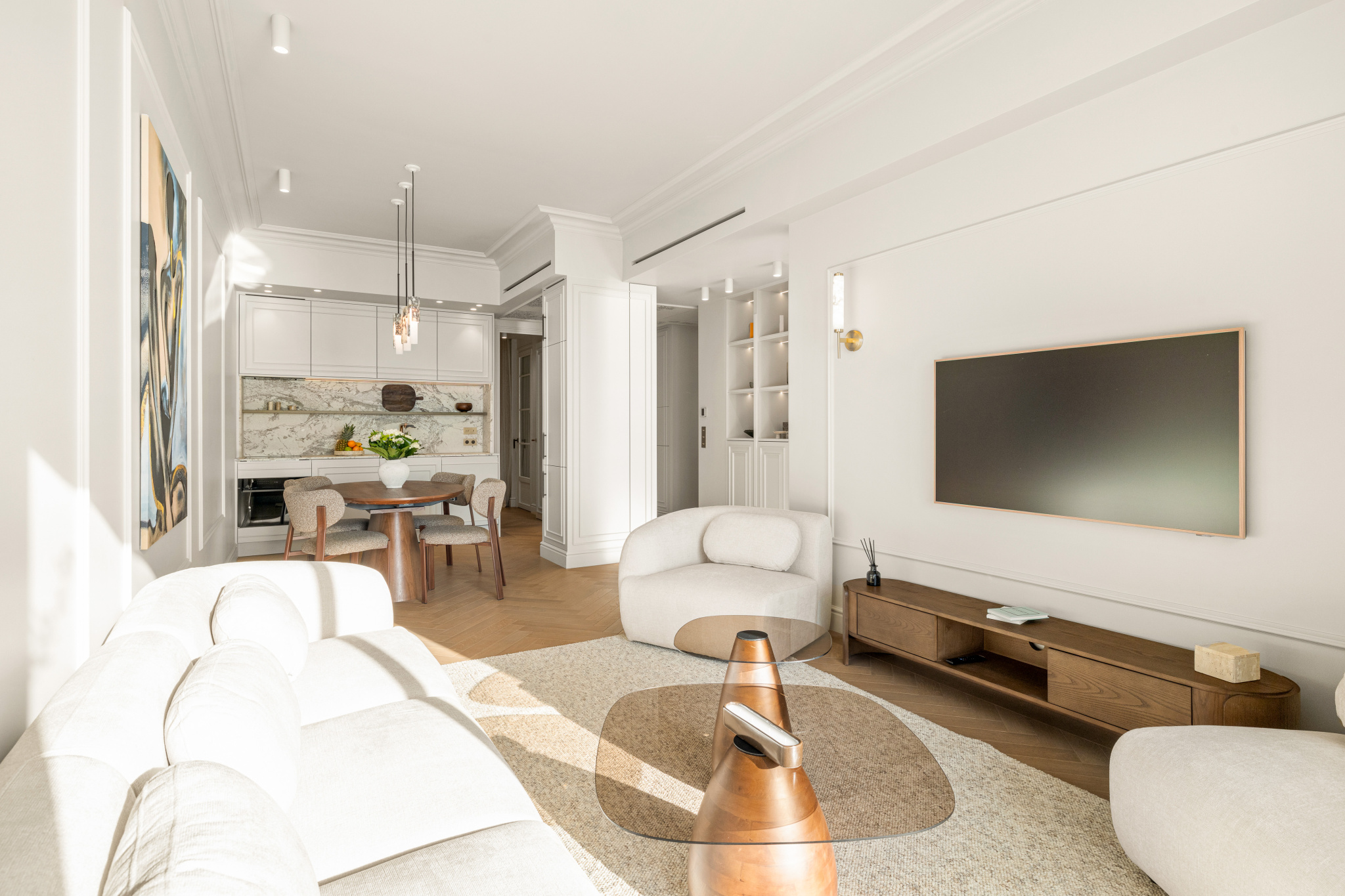 Renovated apartment with sea view in Nice Bright living room of a renovated apartment with sea view in Nice, modern furniture and elegant decoration.
