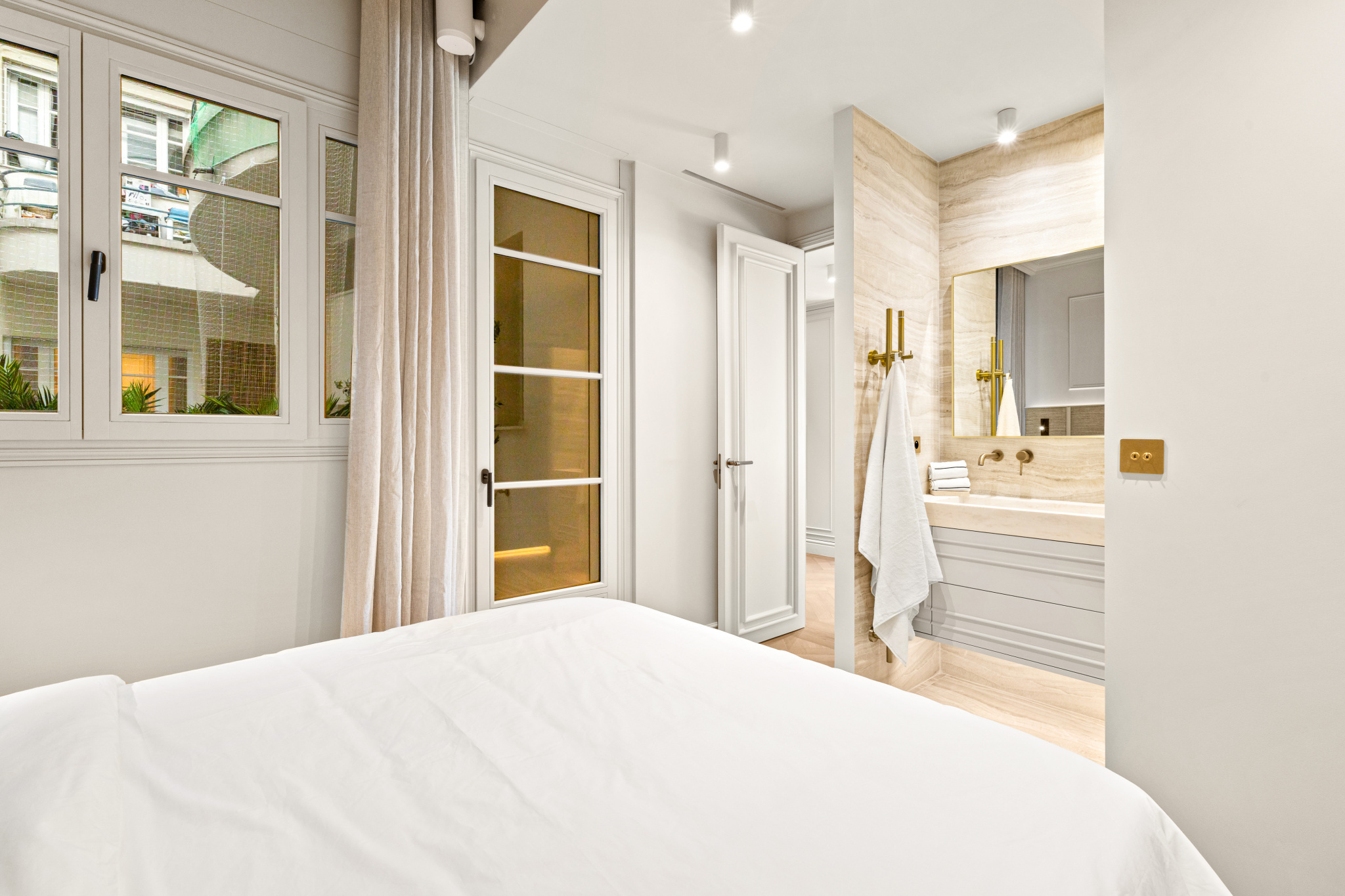 Renovated apartment with sea view in Nice Interior of a renovated apartment with sea views in Nice, including one bedroom and one bathroom.