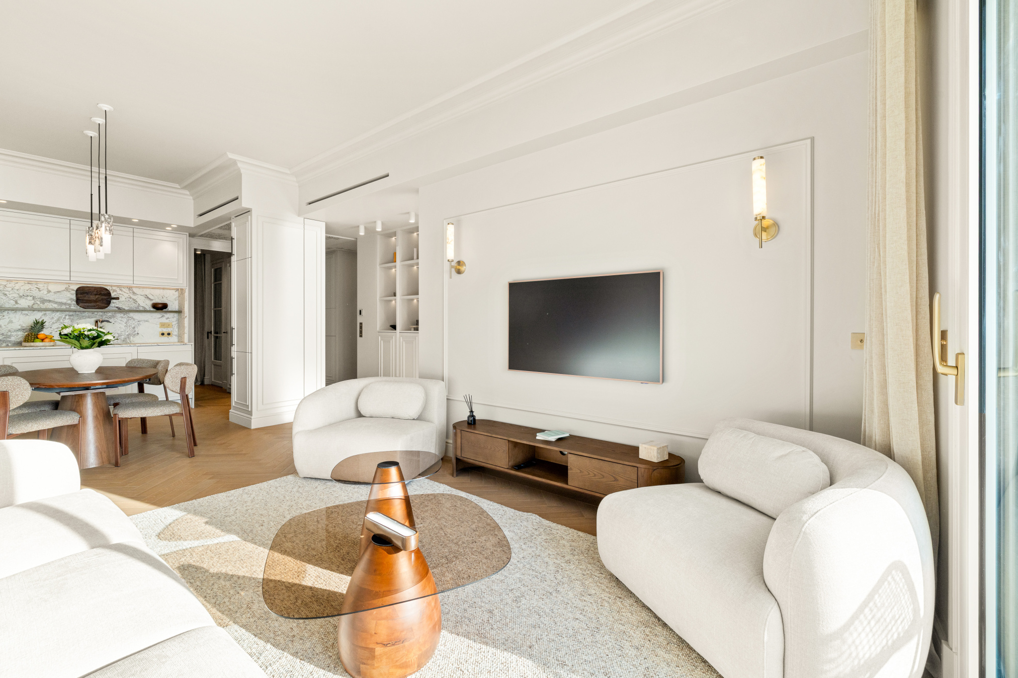 Apartment living room in Nice with sea view Bright living room of a renovated apartment with sea view in Nice, modern furniture and elegant decoration.