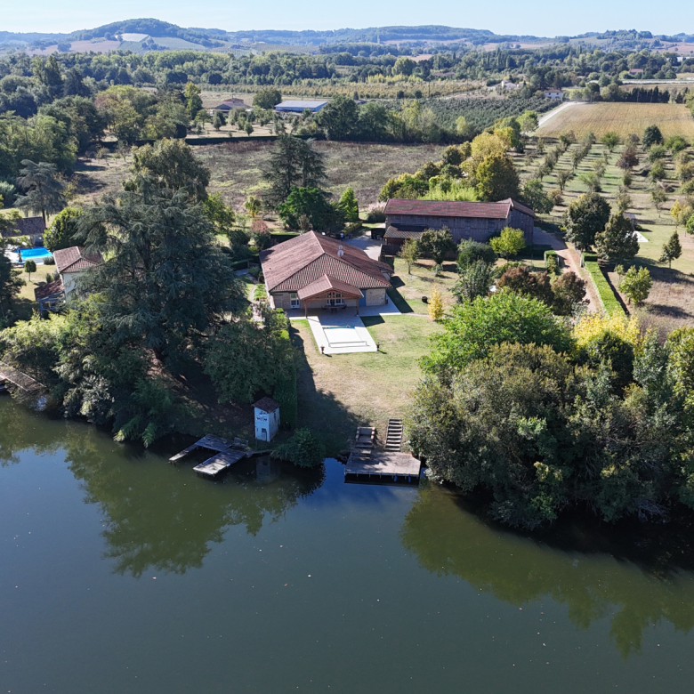 Luxury real estate photo | Charming Properties