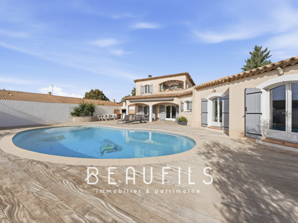 Villa provençale avec piscine et terrasse en bois, Lunel