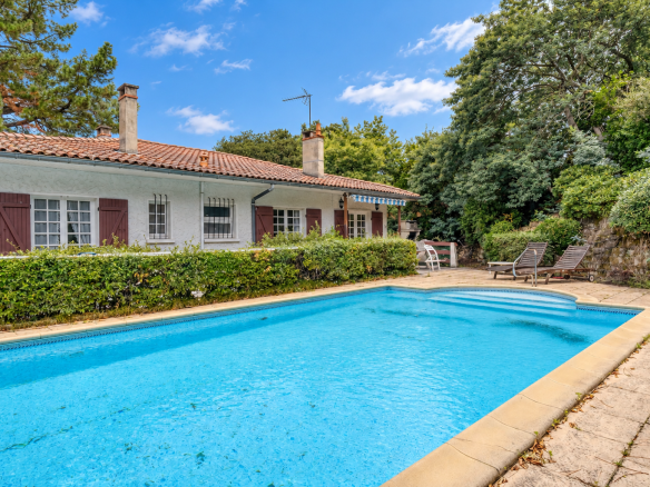 Traditional house with swimming pool and garden in La Teste-de-Buch