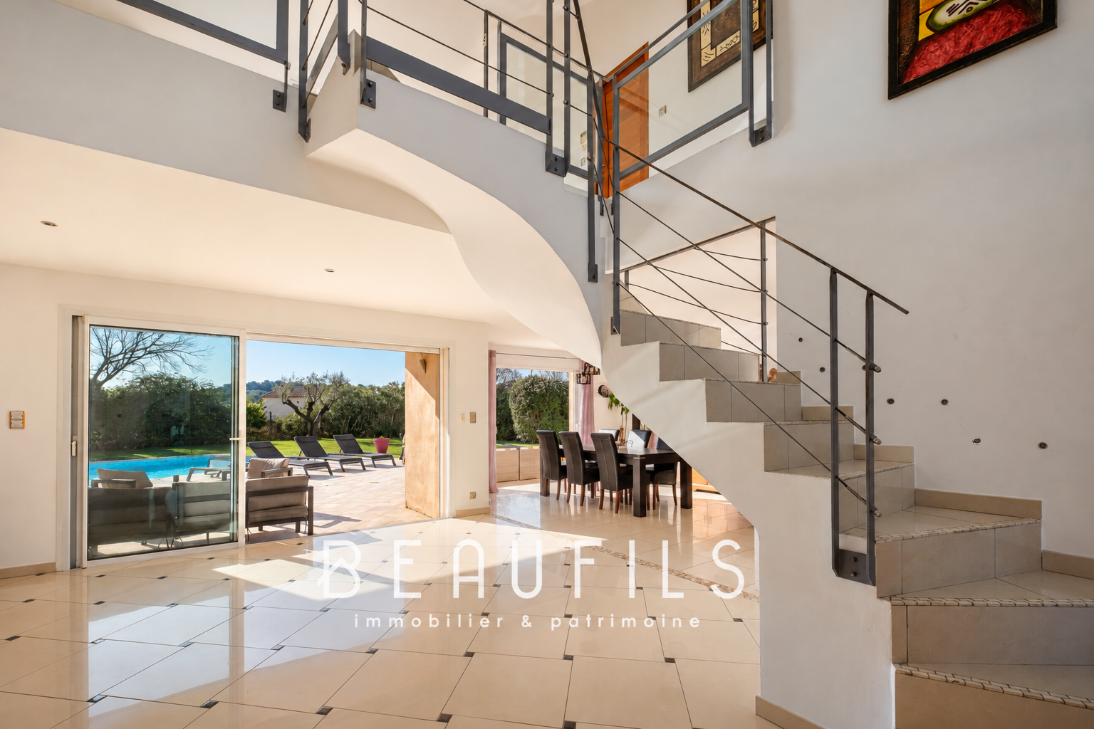Interior of an architect-designed villa in Nîmes Interior of an architect-designed villa with a modern staircase and a large, bright living room.