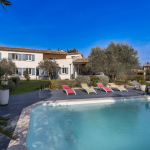 For sale exclusively on Noves Villa with garden