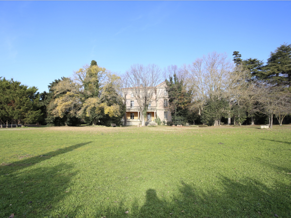 RARE, 10 mn des plages, ‘ Manoir’, 8 ha env clôturés, parc