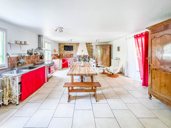 Propriété de 10 chambres de 398 m2 sur un terrain de 3388 m2