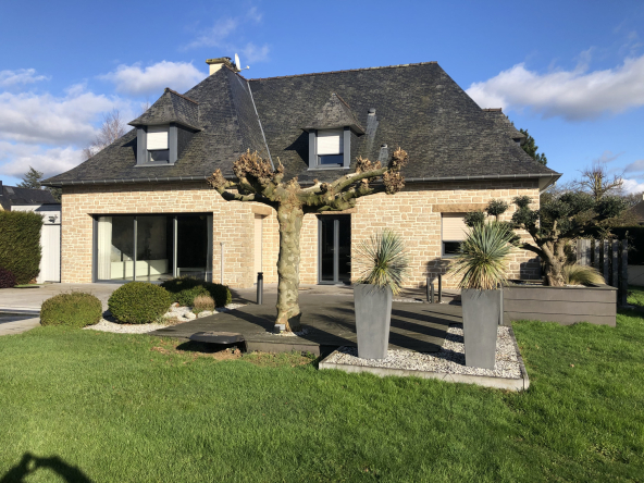 Élégante maison familiale avec piscine et prestations haut d