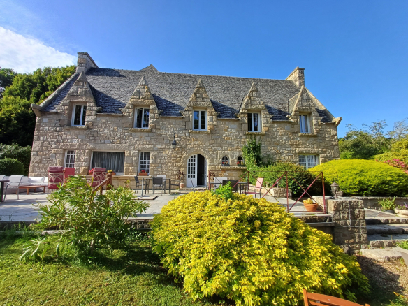 Plouezoch, Maison de maître sur un hectare de parc arboré av