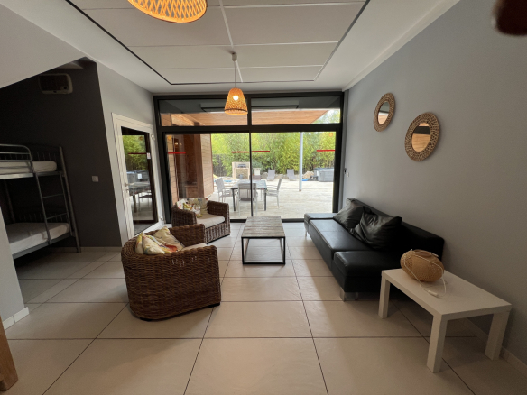 MAISON CONTEMPORAINE 300 m2 HAB.- 5 gites – 1716 m2 de TERRA