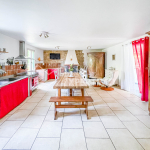 Ownership of 10 rooms of 398 m2 on a plot of 3388 m2