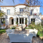 Discover an exceptional art deco villa in the heart of Grabels