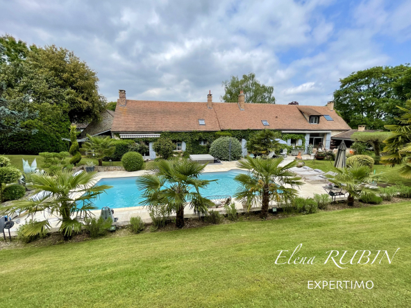 Exceptional property with a swimming pool and SPA on a park
