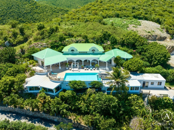 In Saint-Martin, exceptional villa in the eastern bay with A