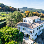 Falling for something ! Beautiful family house with swimming pool and view