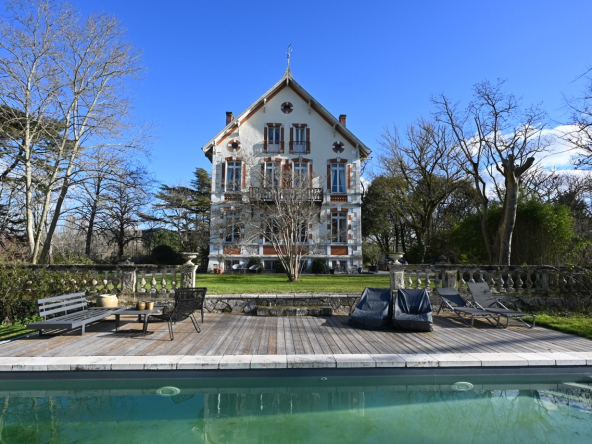 Unique maison de maître avec piscine et parc