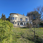 Lourmarin, Propriété de plus de 210 m2  à rénover avec vaste
