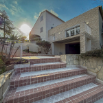 À Vendre : Maison de 217 m2 avec Piscine, Atelier et Vue dég