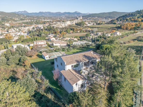 Coup de coeur ! Belle maison de famille avec piscine et vue