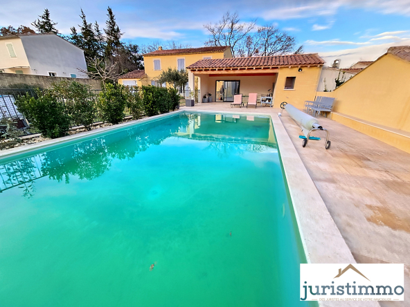 MAISON FAMILIALE DE 5 CHAMBRES AVEC PISCINE  SUR LA COLLINE