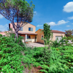 For sale: family house of 11 rooms with large capacity