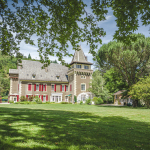 Château, maison d’hôtes, proche du village de Conques, tour