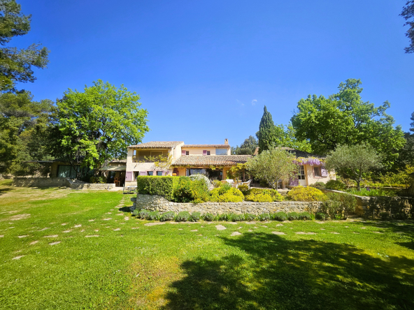 Property in Grambois, Luberon