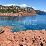 Proche Cannes – Le Trayas – Villa pieds dans l’eau