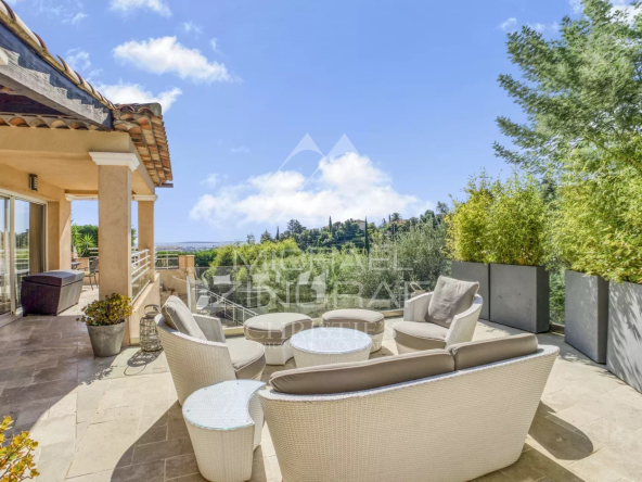 Elegant property on the heights