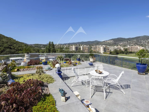 ROOF TERRACE APARTMENT WITH SEA VIEW