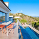 CONTEMPORARY PROPERTY IN THE HEART OF A PRIVATE ESTATE