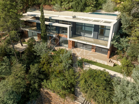 Proche Cannes – Théoule-sur-Mer – Villa Contemporaine