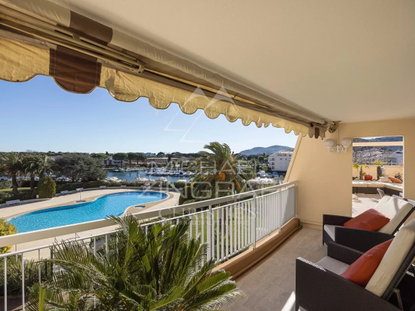 Mandelieu-La Napoule – Lumineux appartement avec vaste terrasse