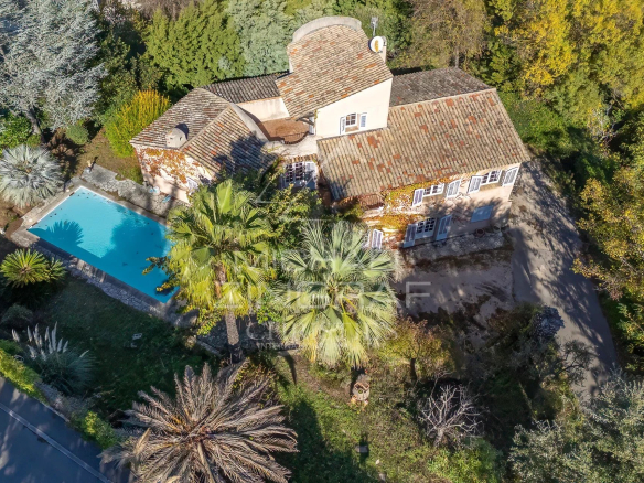 PROPRIÉTÉ DE CARACTÈRE À RÉNOVER