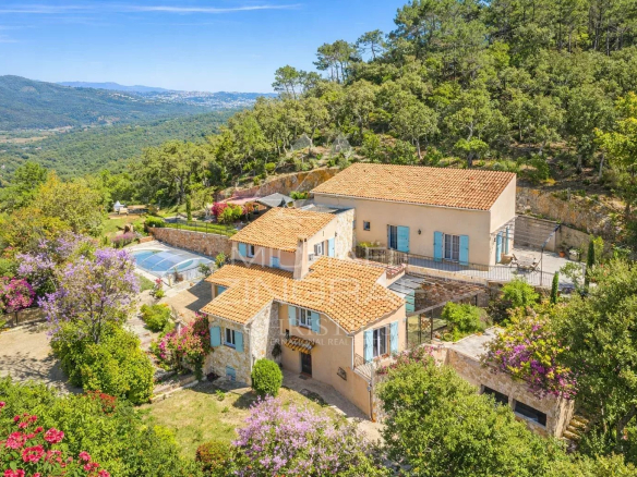 A PROPERTY WITH CHARACTER IN THE HEART OF NATURE