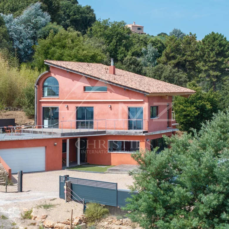 Théoule-sur-Mer – Propriété à Rénover – Vue mer Panoramique