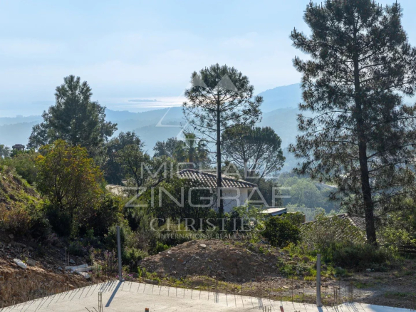 Terrain avec projet prêt à construire et vue imprenable