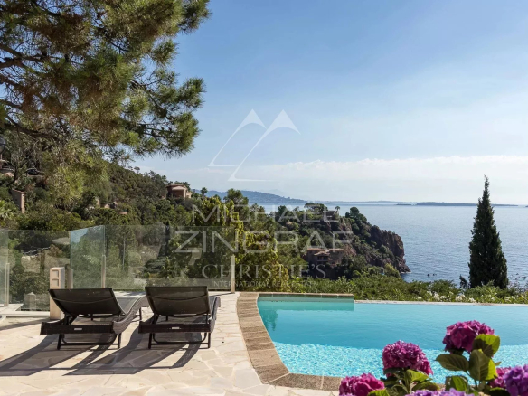 Proche Cannes – Théoule-Sur-Mer – Villa Domaine Pieds dans l’eau