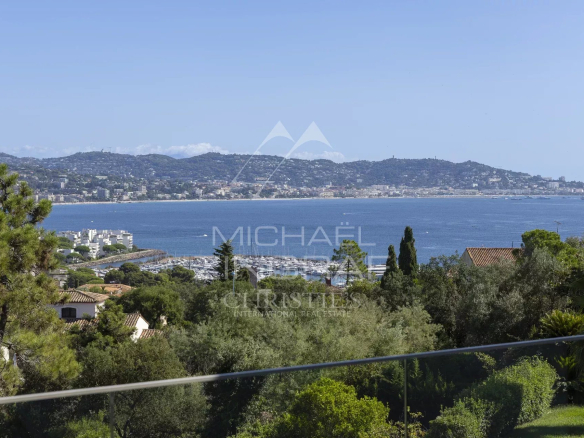 Proche Cannes – Mandelieu-la-Napoule – Villa renovée vue mer