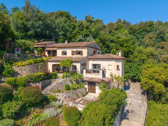 PROPRIÉTÉ PROVENÇALE AVEC VUE MER PROCHE DU CENTRE VILLE