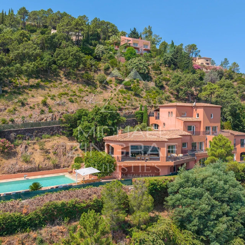 Luxury real estate photo | Charming Properties