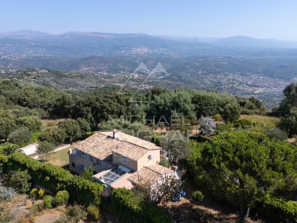 Aerial view of a property with swimming pool and landscaped grounds in Mandelieu-la-Napoule.