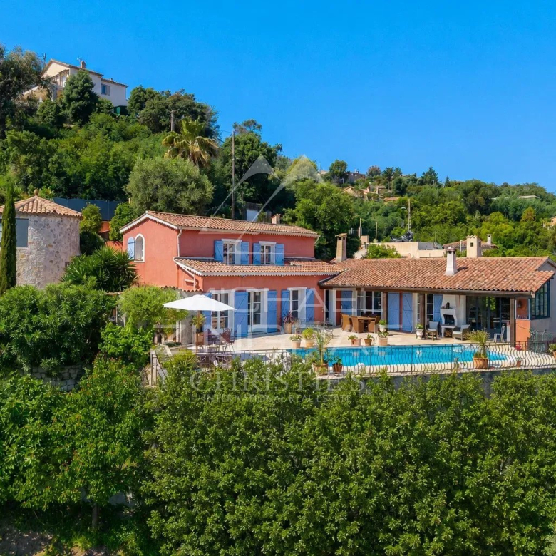 Luxury real estate photo | Charming Properties