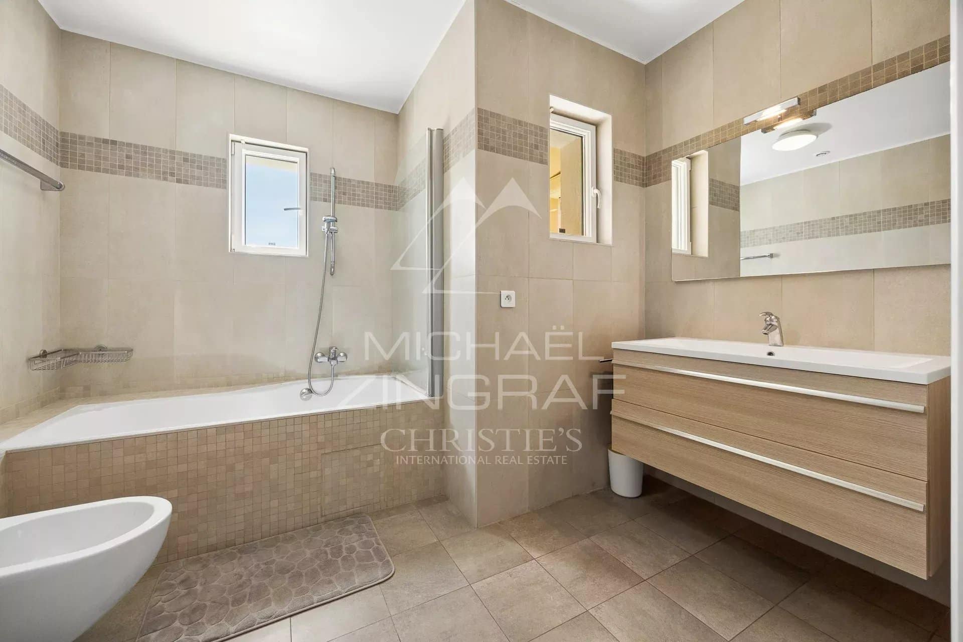 Contemporary bathroom Modern bathroom with bathtub, shower and wooden vanity unit.