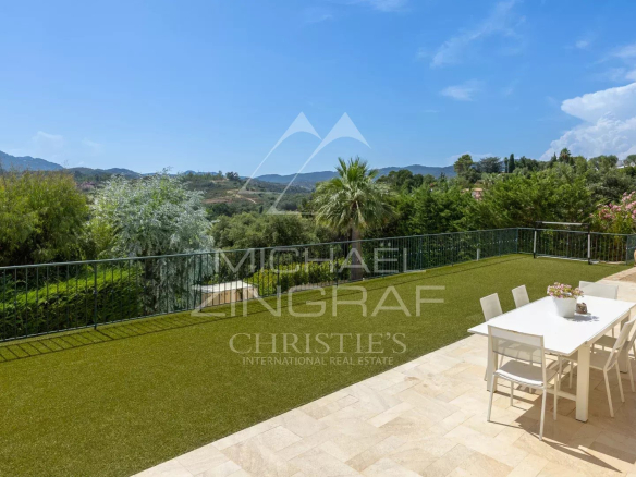 Terrace of a contemporary property with views of nature in Mandelieu-la-Napoule.