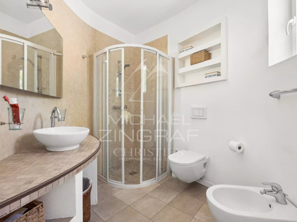 Modern bathroom with shower, sink and toilet in a contemporary villa.