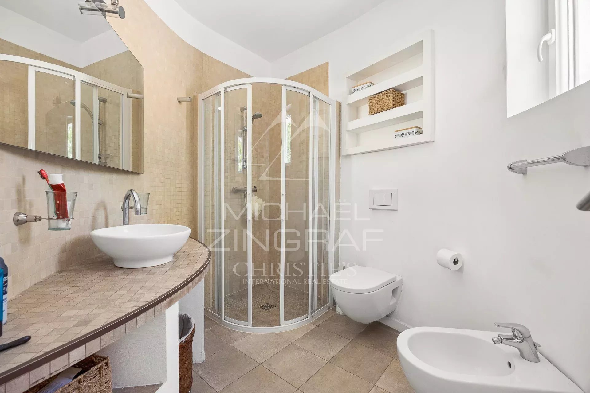 Contemporary bathroom Modern bathroom with shower, sink and toilet in a contemporary villa.