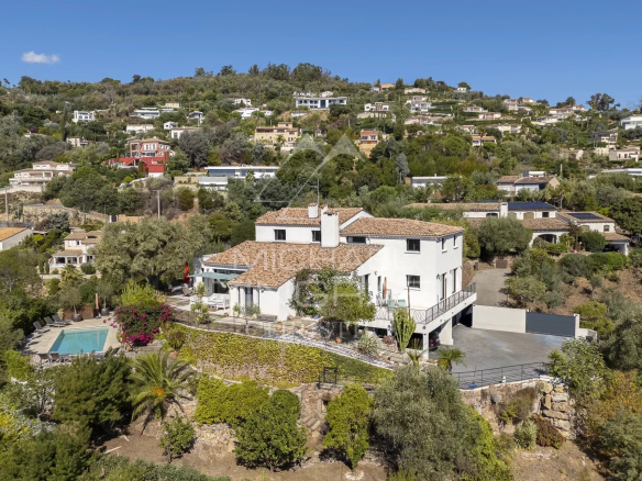 Aerial view of a renovated modern villa in Mandelieu-la-Napoule with swimming pool and garden.