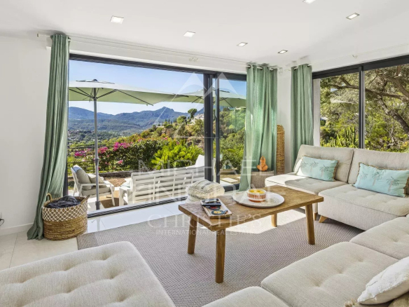 Interior of a modern villa in Mandelieu-la-Napoule with panoramic sea views and bright living spaces.