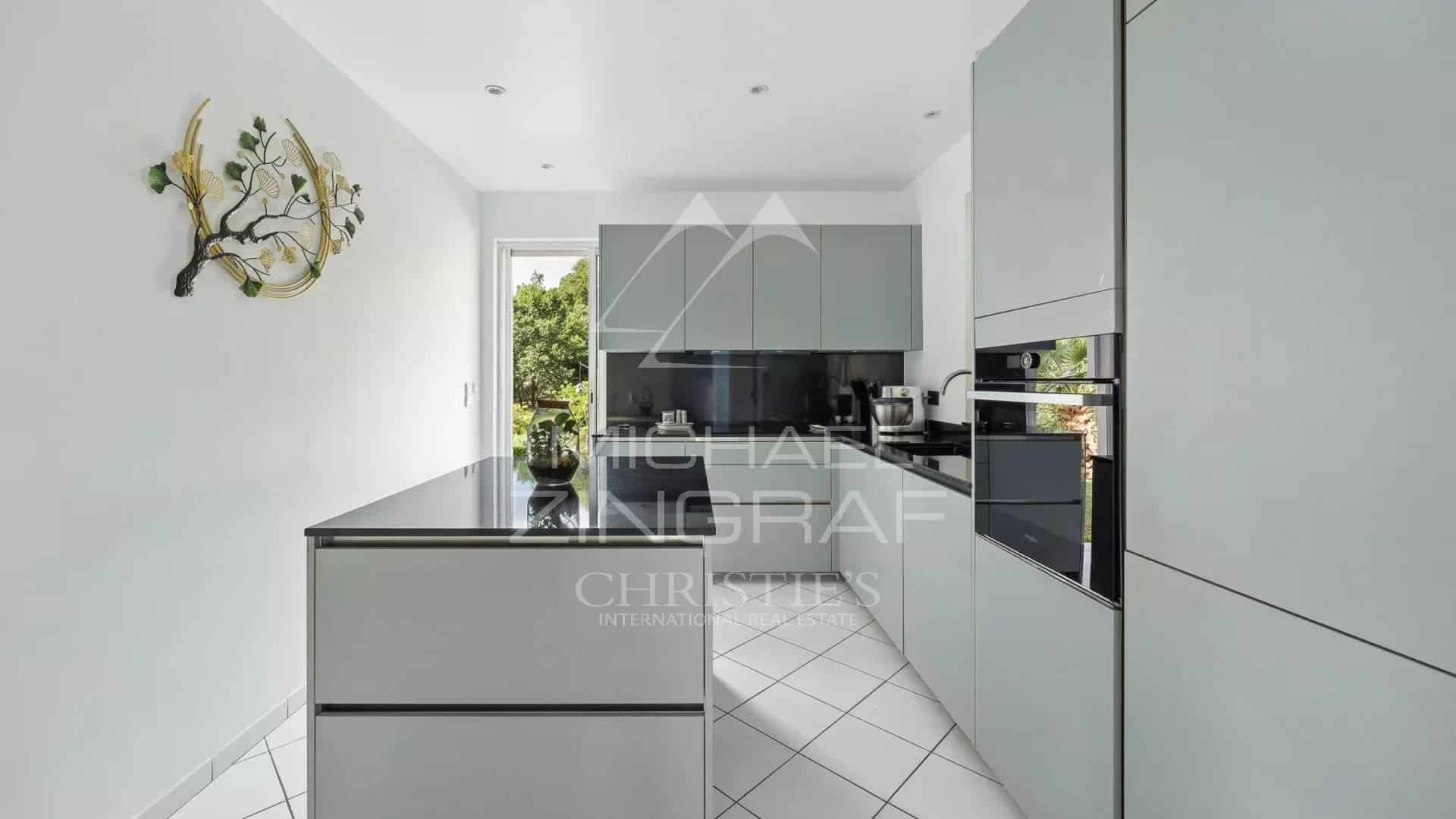 Modern kitchen in an elegant villa in Les Adrets-de-l'Estérel.